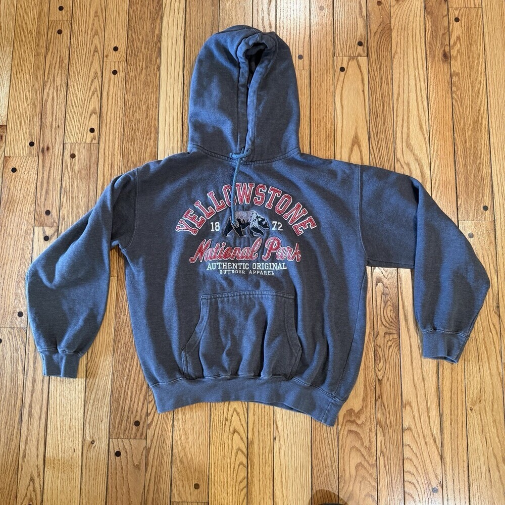 Yellowstone National Park Hoodie Prairie Mountain Gray Medium Graphic USA